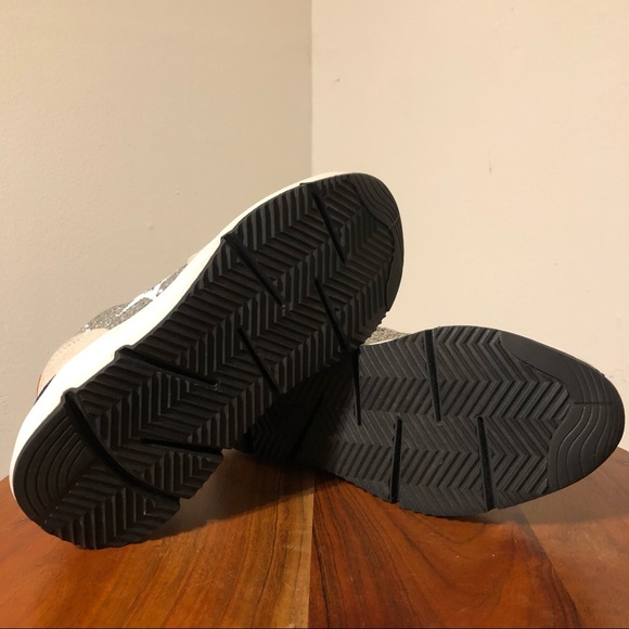 Steve Madden Suede Sneaker Size 6 - Picture 17 of 17